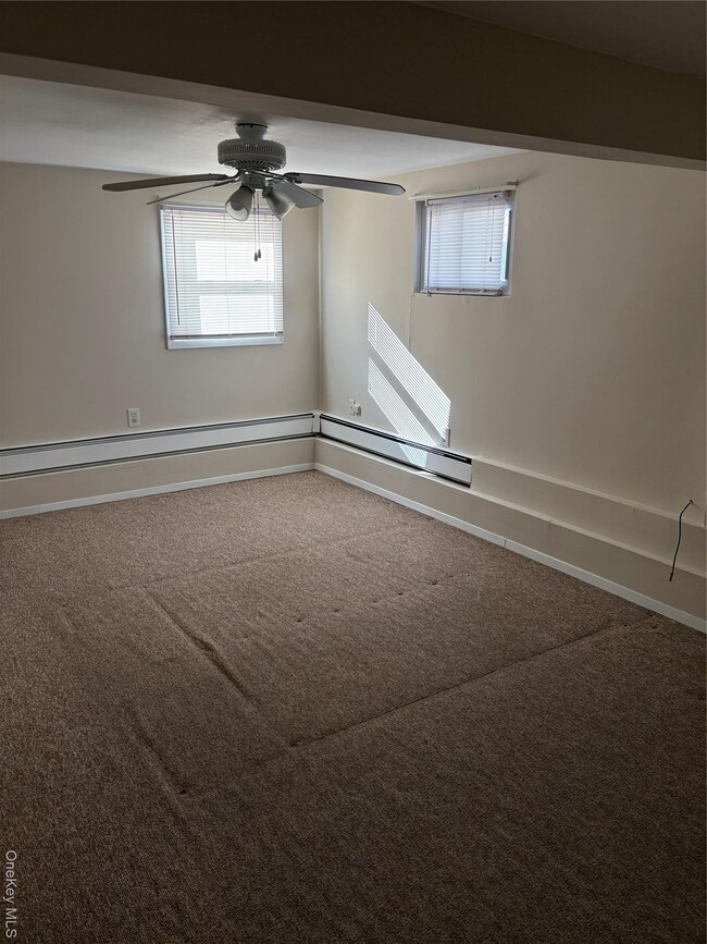 Building Photo - 892 Pine Ave