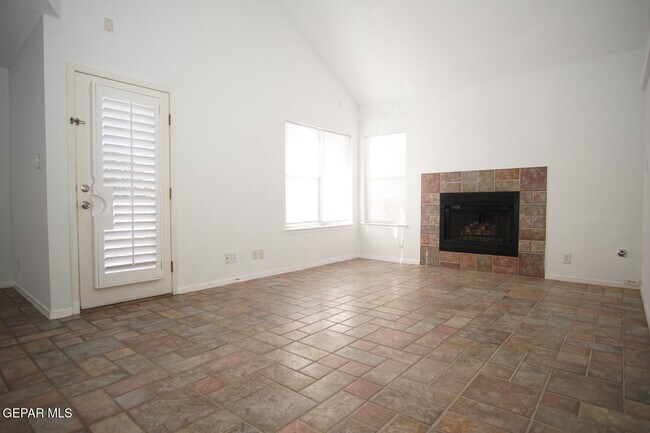 Building Photo - 6040 Los Siglos Dr