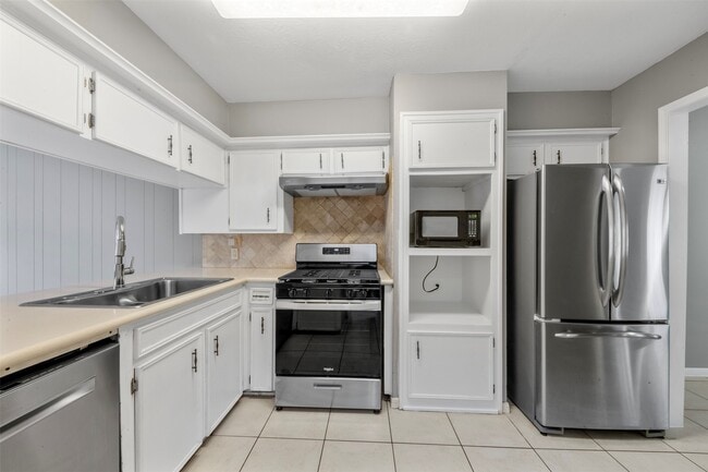 Building Photo - 11610 S Kirkwood Rd