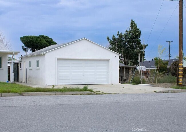 Building Photo - 17903 Dorsey Way
