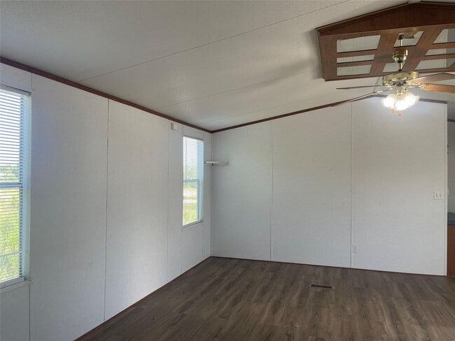 Building Photo - 605 Rd 5816