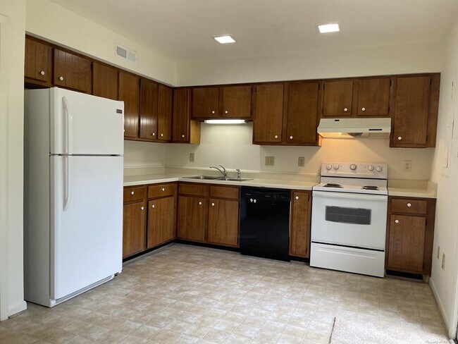 Building Photo - 158 Albemarle Dr