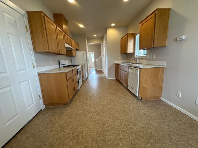 Building Photo - S0476