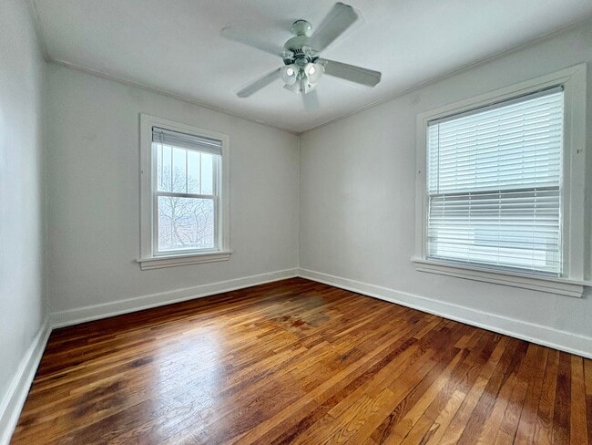 Building Photo - Top-Floor 2 Bedroom Condo in Gated Community with Huge Balcony & Elegant Marble Bath