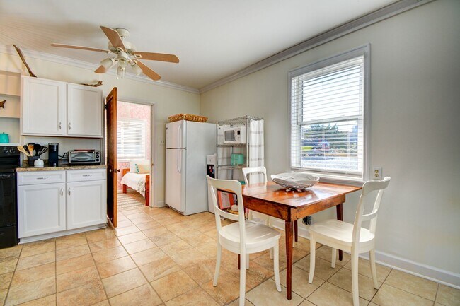 Building Photo - Off Season Coastal Cottage September 2026 through Mid February 2027- Fully Furnished- 3 Month Min...
