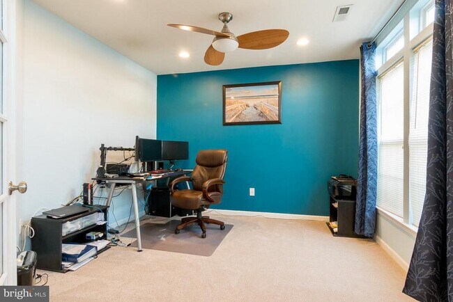 Building Photo - 1752 Theale Way