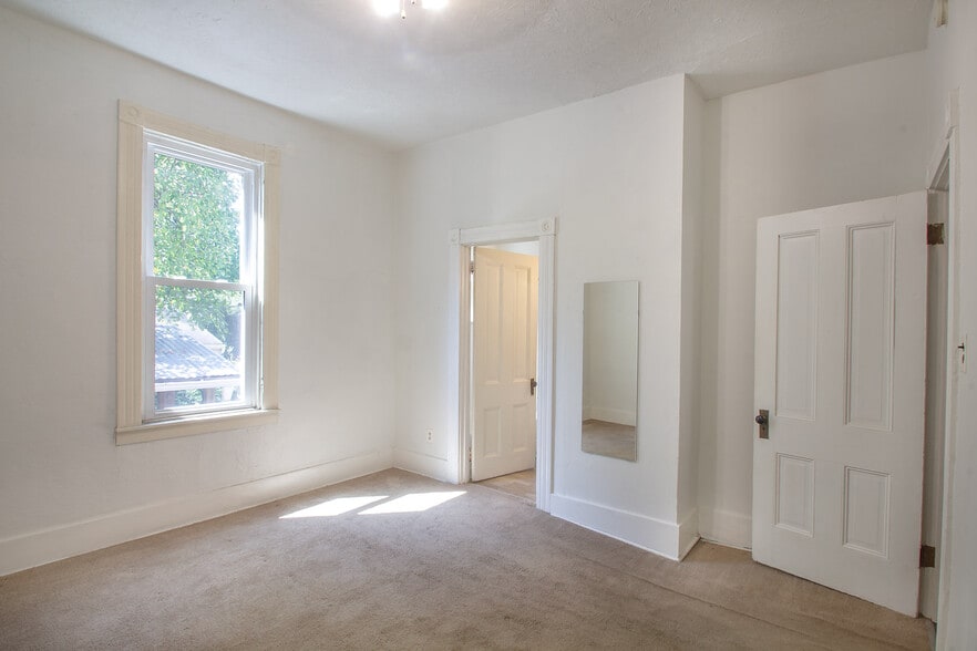 Building Photo - 707 Pitt St