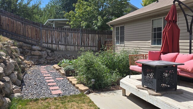 Building Photo - 6155 W Graceland Wy