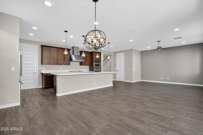 Building Photo - 2350 W Gloria Ln