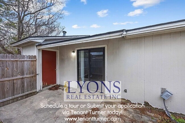 Building Photo - 4 bed 2 bath house cozy neighborhood!!