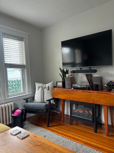 Building Photo - 17 Lesher St