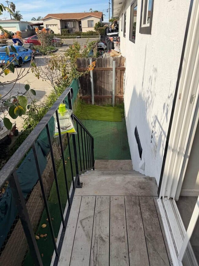 Building Photo - 2122 E 11th St