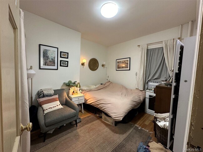 Building Photo - 137 Meserole St