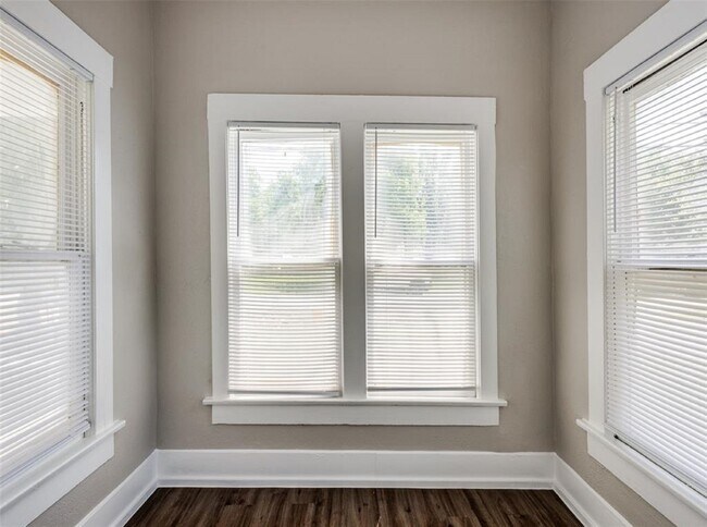 Building Photo - 8318 Lawler St