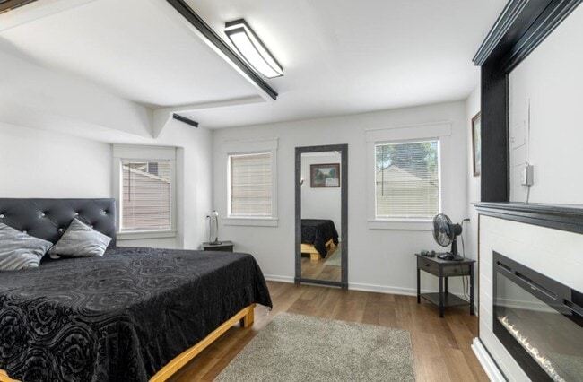 Building Photo - 852 Tarpon St SW