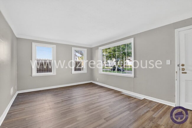 Building Photo - 123 S Masters Ct