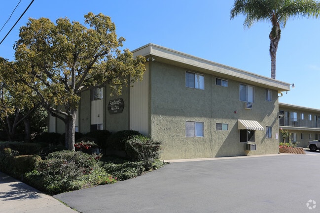 Primary Photo - Amherst Aztec