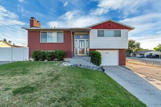 Building Photo - Spacious 4-Bed Unfurnished Home