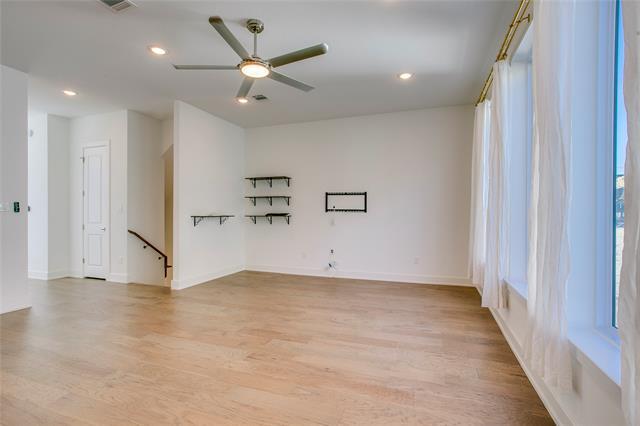 Building Photo - 112 E Oscar Dr