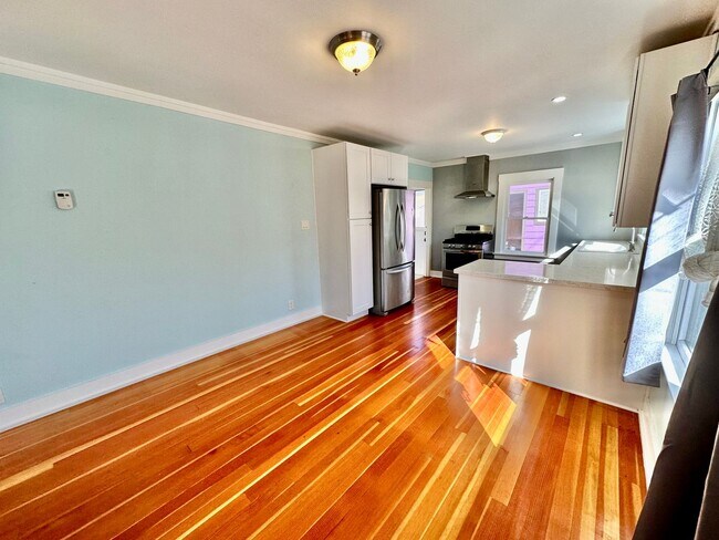 Building Photo - Beautiful Historic House in University Heights