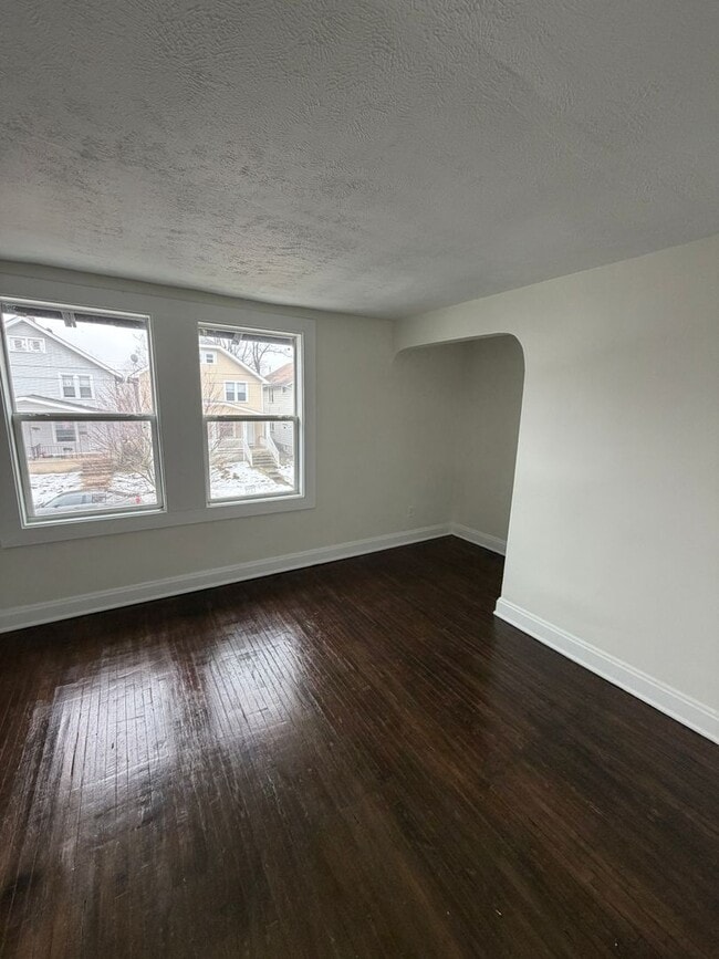 Building Photo - Freshly Renovated 2/1 in the Heart of Columbus