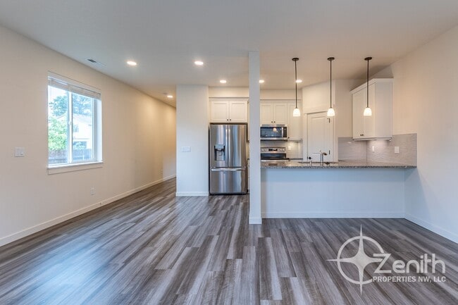 Building Photo - Modern Living in Ridgefield – 3BR/2.5BA Co...