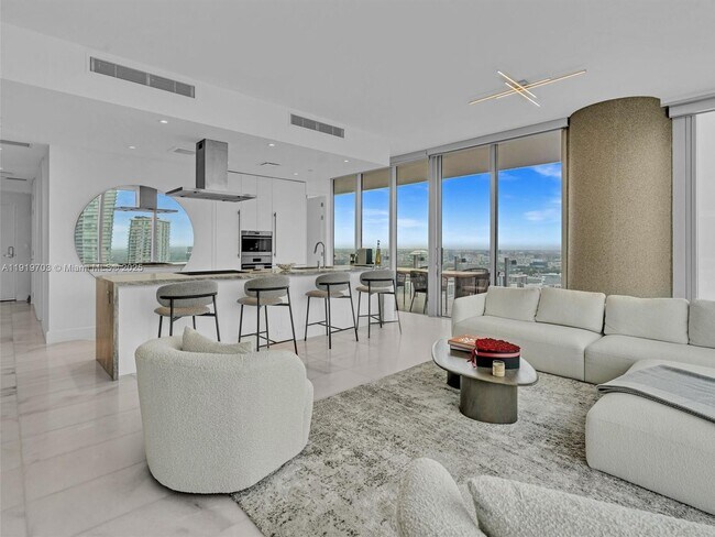 Building Photo - 700 NE 26th Terrace