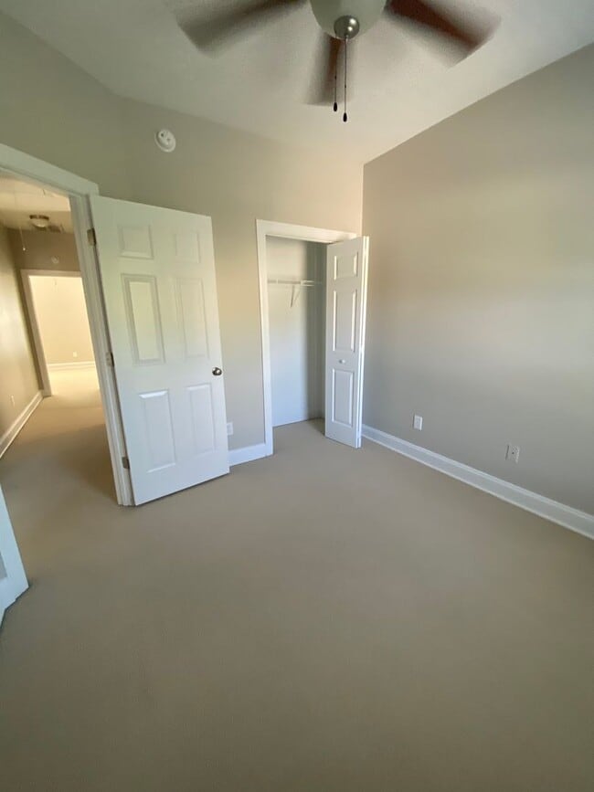 Building Photo - End Unit Townhouse in Pennington Square