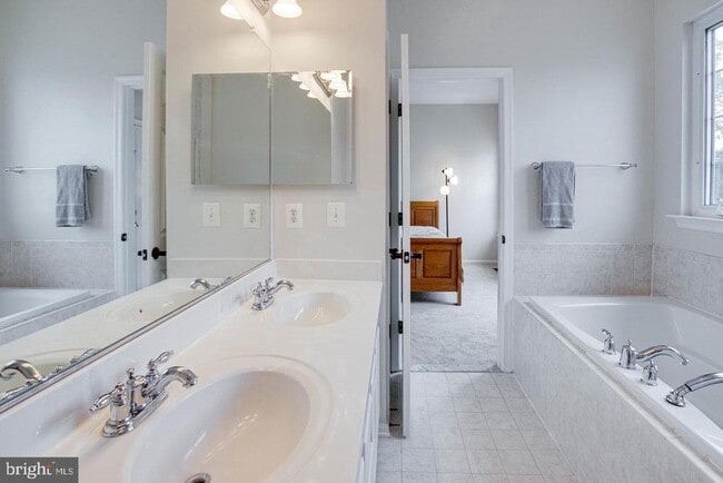 Building Photo - 9515 Walker Way