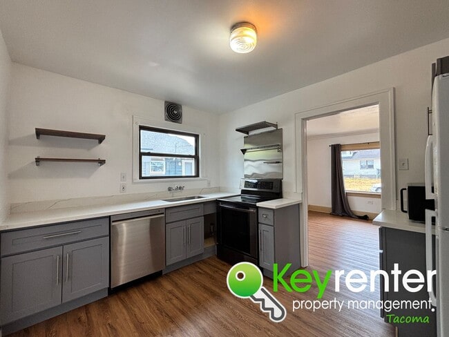 Building Photo - Character and Comfort in Tacoma, Spacious ...