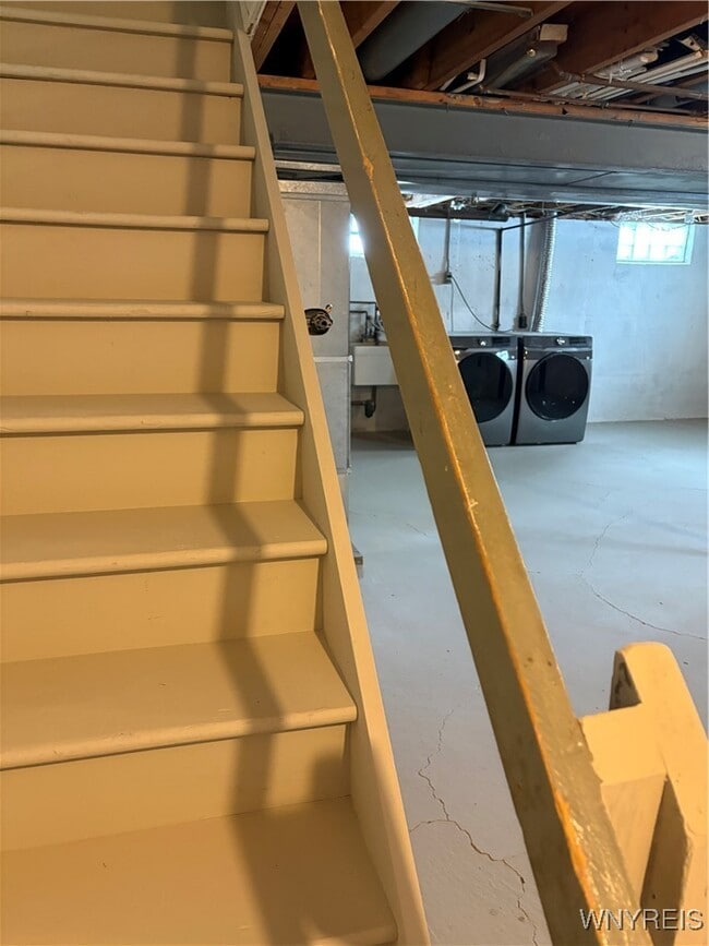 Building Photo - 431 Kaymar Dr