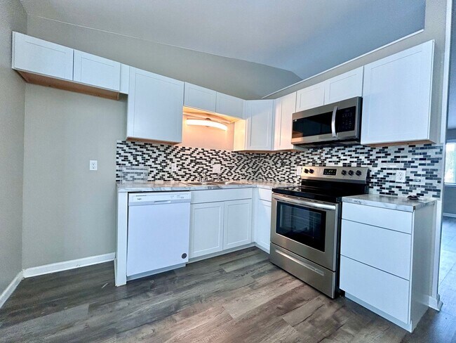 Building Photo - 3924 Kenowa Ave