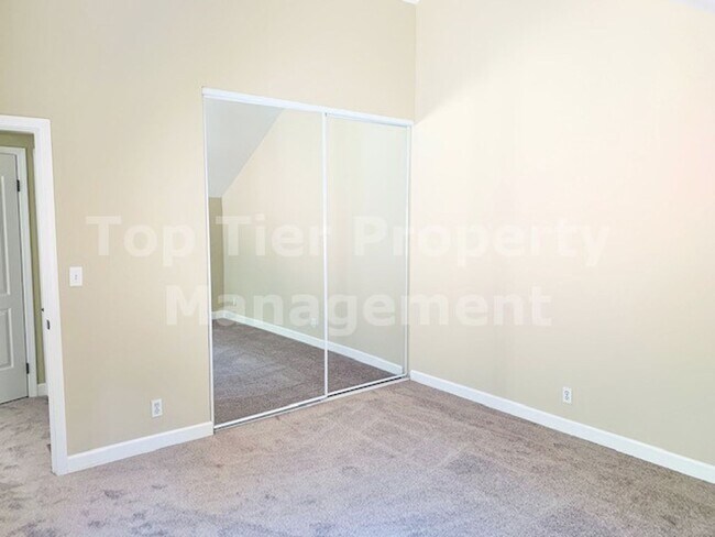 Building Photo - 135 Northcreek Cir