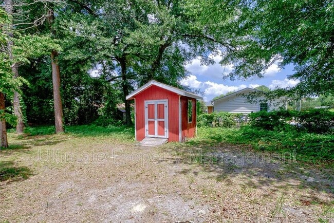 Building Photo - 5025 Pine Needles Dr