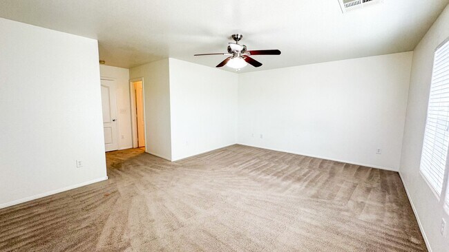 Building Photo - Spacious 3-Bed + Loft & Den | Granite Coun...