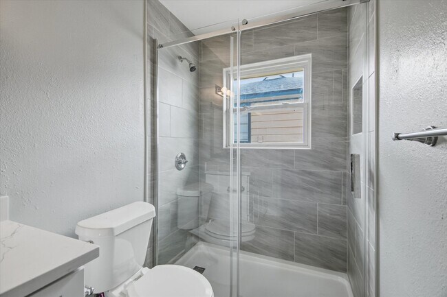 Building Photo - 505 Pompano St