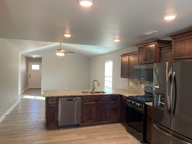 Building Photo - Beautiful 4 Bedroom Home for lease, Benton...