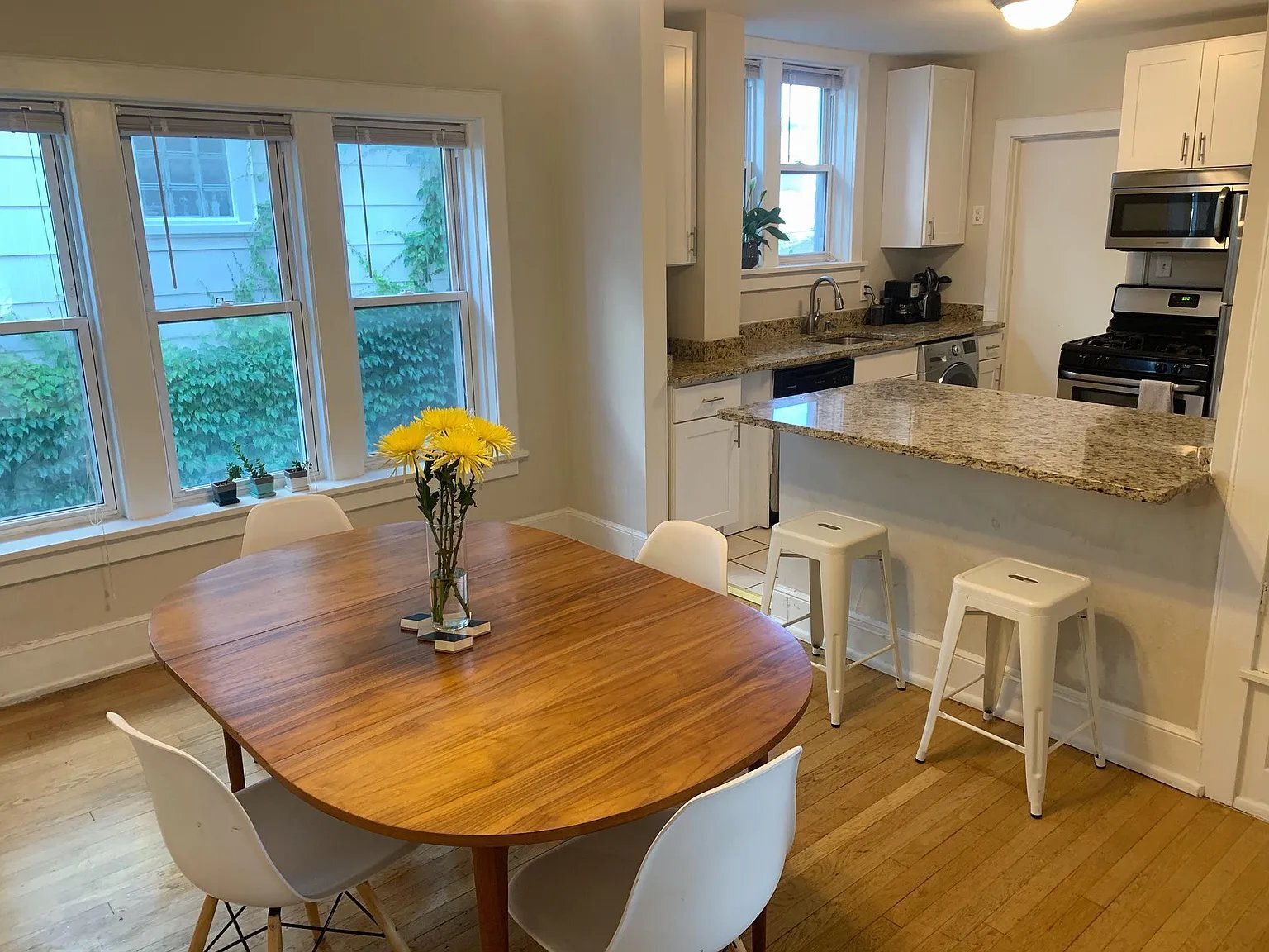 Building Photo - 2752 N Bartlett Ave