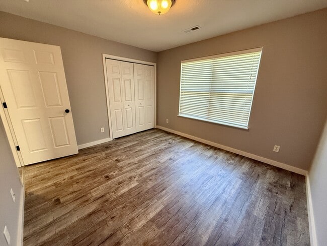 Building Photo - 5264 Blue Star Dr