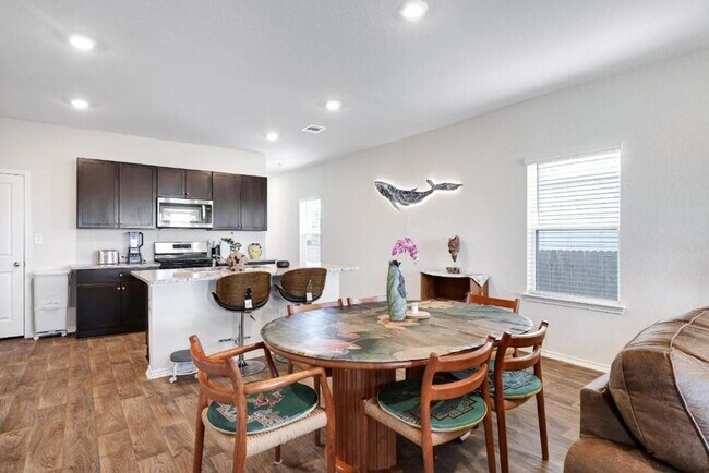 Building Photo - Move in Ready and FULLY FURNISHED 3 BD/2 BA located Far West San Antonio!