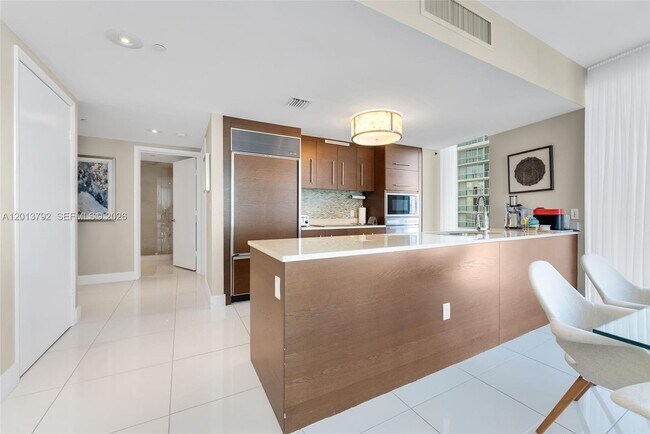 Building Photo - 475 Brickell Ave