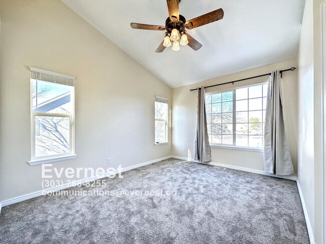 Building Photo - Modern 3-Bedroom Home with Ideal Location ...