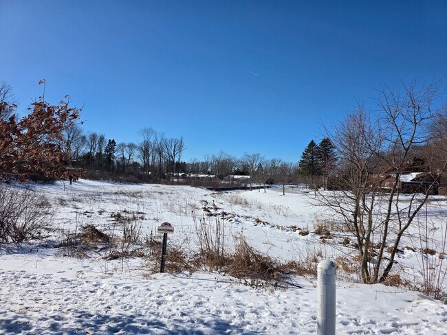 Building Photo - Updated 3-Bedroom Single- Family Home in Fox Point