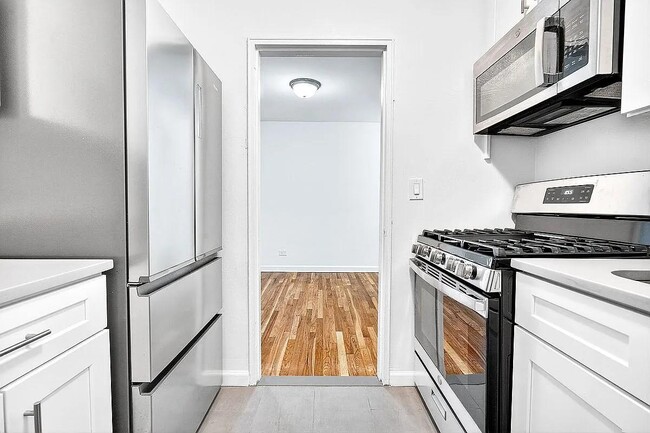 Building Photo - 2244 Bronx Pk E