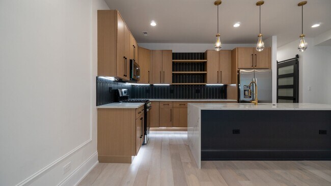 Building Photo - Newly Rehabbed 3-bedroom, 2-bath Gem with In-Unit Washer/Dryer! Discover Uptown Living.