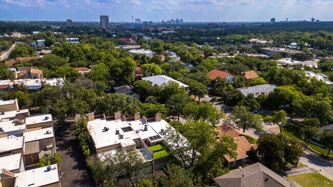 Building Photo - 205 Chichester Pl