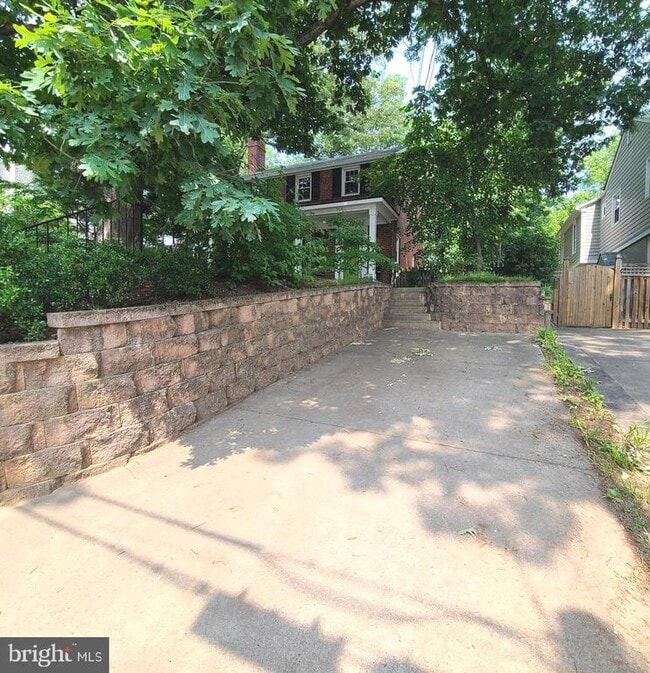 Building Photo - 855 N Larrimore St