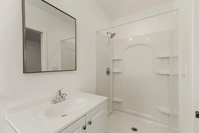 Building Photo - 620 N Cambridge St