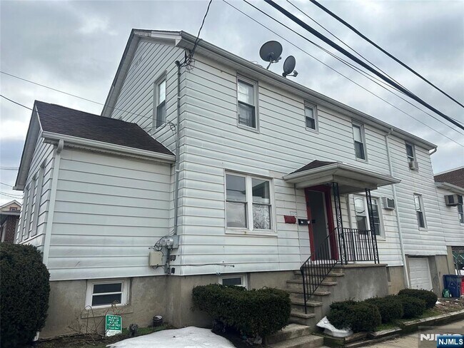 Building Photo - 8 Laird Pl