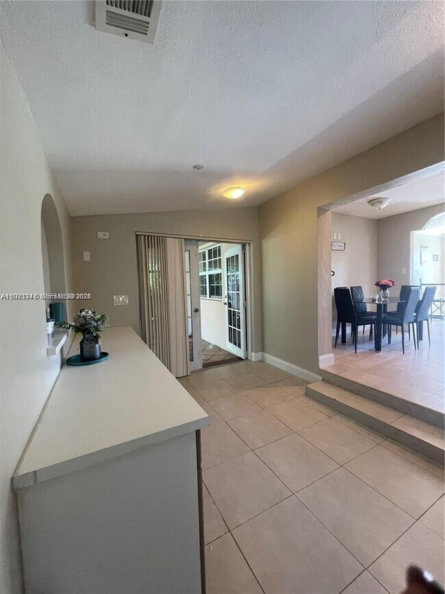 Building Photo - 1531 Moffett St